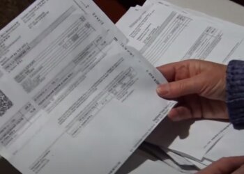 Коммунальные платежки. Фото: скрин youtube