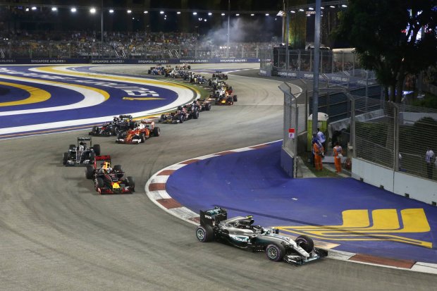 Формула-1: бешеный Хэмилтон уничтожил всех на Гран-При Сингапура