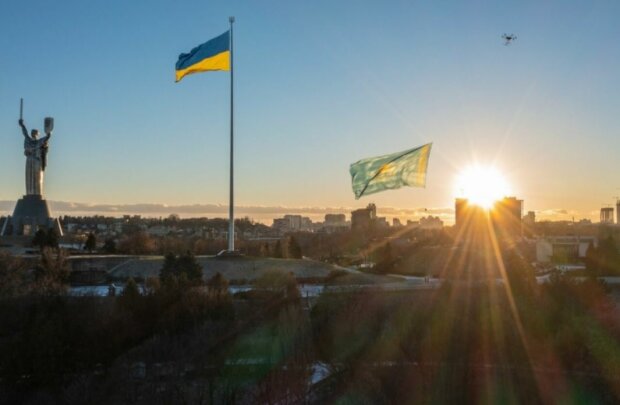 Прапор Казахстану над Києвом, фото: Instagram