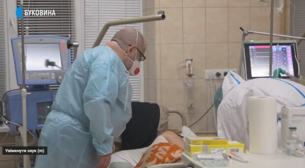 Чернівецький лікар зізнався у найболючішому: "Вільні ліжка з'являються, коли хтось помирає"