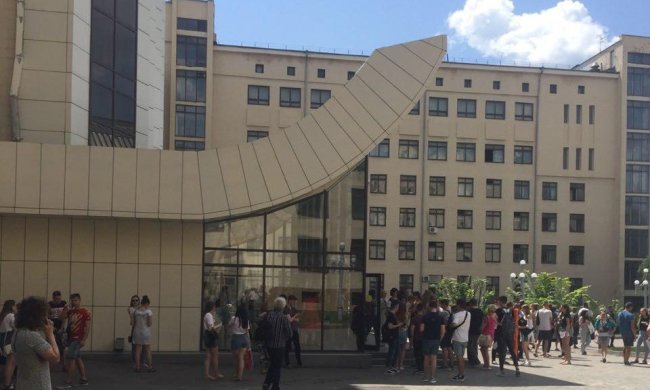 В Харькове массово минируют университеты: что происходит