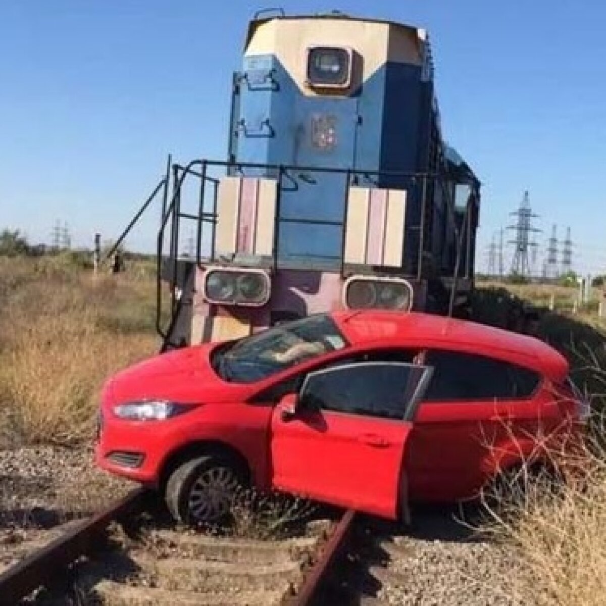 Под Днепром поезд сбил автомобиль - ЗНАЙ ЮА