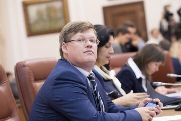 Азаров неожиданно "взялся" за Розенко, но украинцы поставили на место обоих: "Хочется разорвать на куски"