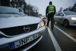 Під Києвом з'явились автоматчики: озброєні молодчики взялися за євробляхерів