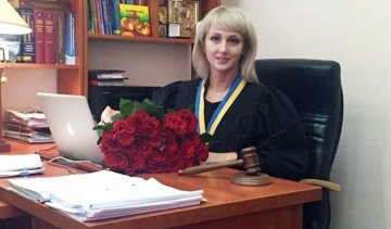 З'явилося повне відео зі скандальною суддею Кицюк 
