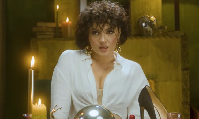 Оля Цибульська, кадр з кліпу на пісню "ЦвіТи"