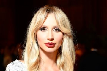 Лобода засвітила голі сідниці в басейні: "50 відтінків синього"