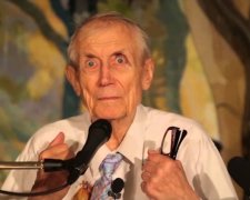 Поет Євген Євтушенко потрапив до лікарів у критичному стані