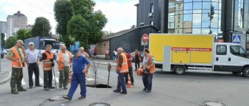 В центре Хмельницкого открылся портал в ад, коммунальщики разводят руками: "Возможно дожди"