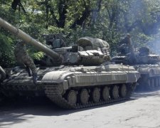 Окупанти стягнули бронетехніку до лінії фронту на Донбасі
