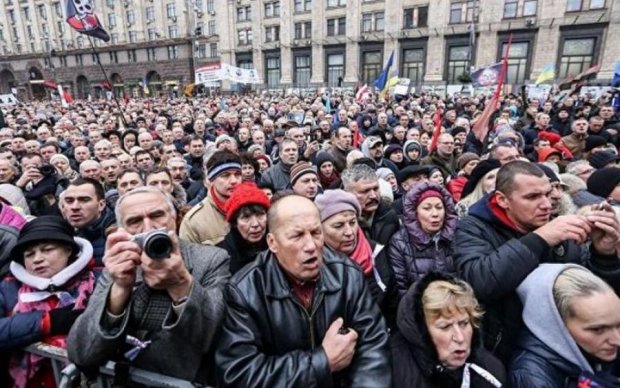 Порошенко приехал на Майдан, копы начеку: первые кадры