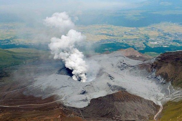 Найбільший вулкан Японії прокинувся і несе загрозу для тисяч мешканців