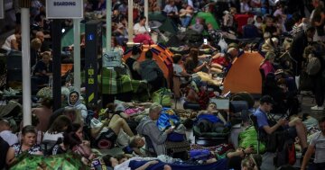 Люди в метро Києва під час нічної атаки РФ 2 липня 2026