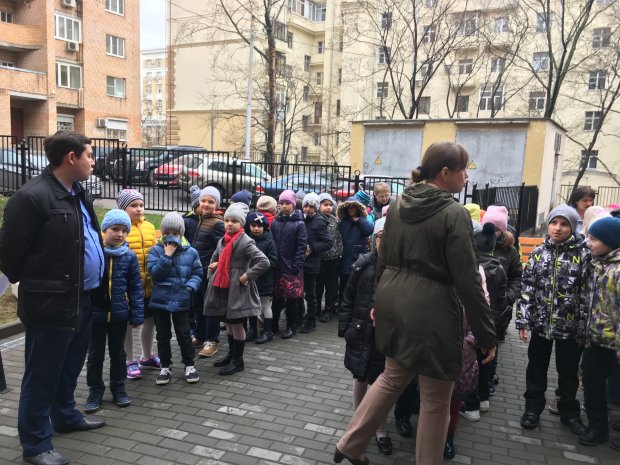 В Запорожской школе произошла газовая атака: сотни детей задыхаются, объявлена эвакуация