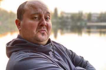 Ткач из "Квартал 95" неожиданно запел: "Юрчик, ты что, сел на кактус?"