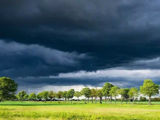 Гроза над містом: погіршення погоди в Україні