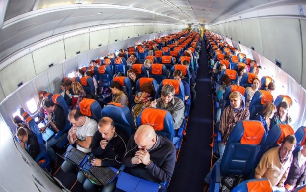 Очевидцы показали последствия "воздушной ямы " для российского самолета 