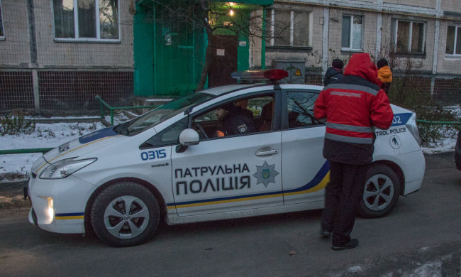 На київській трасі знайшли закривавлений труп, на обличчі немає живого місця: усі подробиці