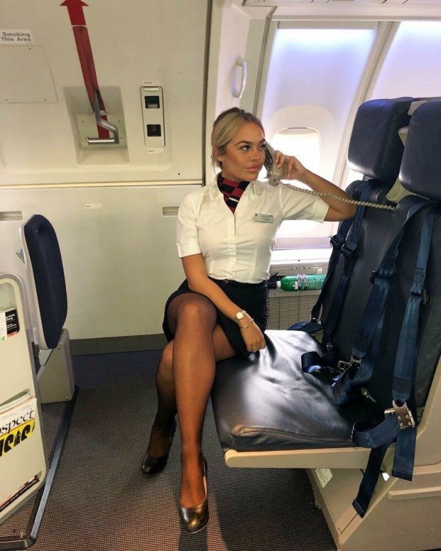 Сексуальные стюардессы в униформе и без неё - 2 (40 фото)