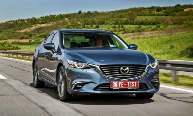 Разработчики создали автомобиль с улыбкой для пешеходов