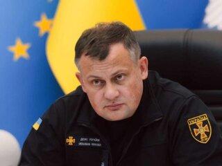 Наслідки атаки на будівлю ДСНС у Києві
