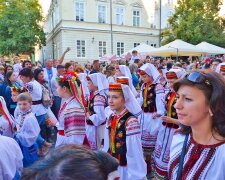 Во Львове задержали зарвавшуюся щипачку, орудовала "под шумок" Дня Независимости: срочно проверьте карманы