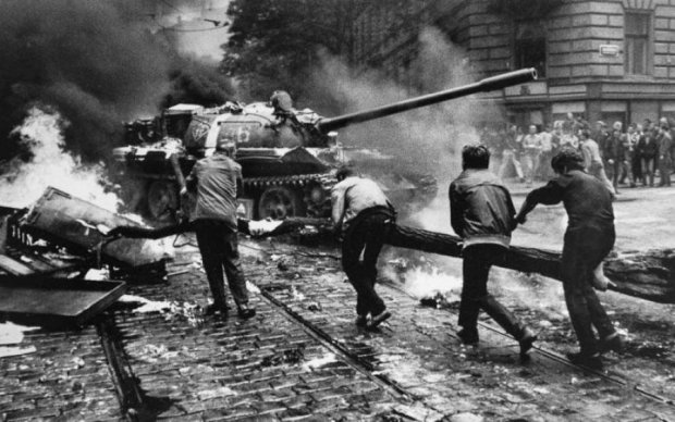 Конец Пражской весны: как советские войска "убивали" демократию 