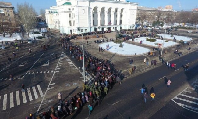 Дрон зазняв справжню кількість присутніх на похороні Гіві