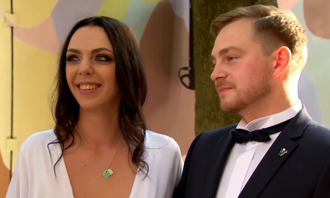 Sonya Kay и хоккеист Олег, скриншот YouTube