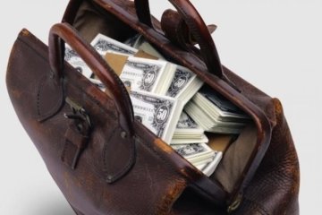 Київські копи знайшли у безхатька 130 тисяч доларів