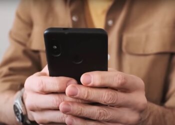 Смартфон. Фото: скрин youtube