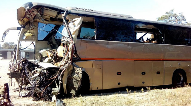 Кров і крики: автобус потрапив у страшну аварію, десятки загиблих