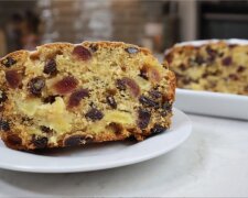 Фруктовый кекс с вишней и ананасом: фото скрин Ютуб