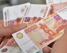 Українці просять заборонити російський рубль