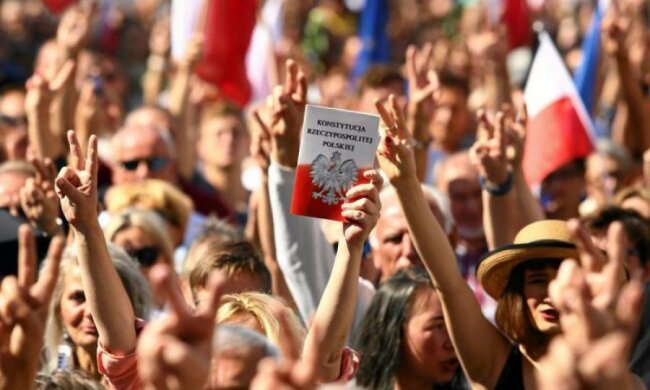 Польша повесила на Украину преступления коммунистов 