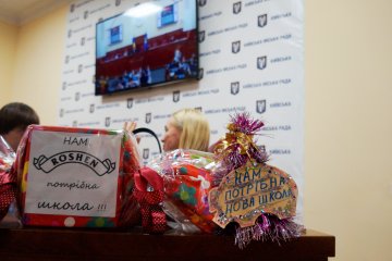 На муки дітей столична влада відреагувала "галочкою на папері": учні Позняків продовжать навчатися в гардеробній