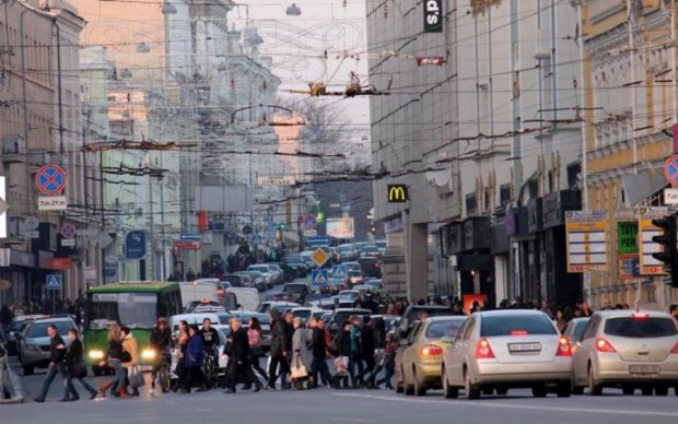 В Харькове Lexus протаранил толпу: много трупов и раненых