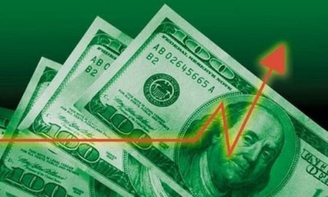 "До конца месяца доллар подорожает на 40-50 копеек" - эксперт