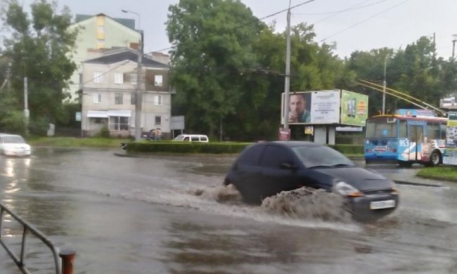 Вулиці Тернополя затопило після дощу (фото)