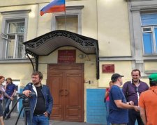 Сам пью, сам гуляю: россияне арестовали украинского экс-генпрокурора