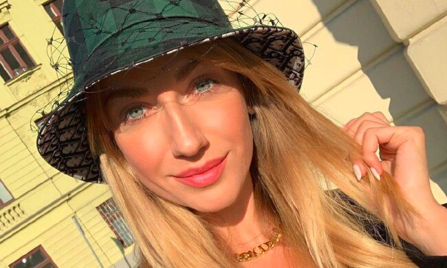 "Дівчинка без комплексів": Леся Нікітюк засвітила нескінченні ніжки лише в сорочці