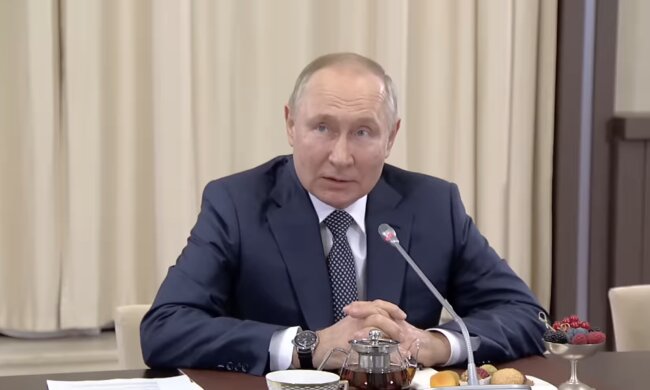 Володимир Путін, кадр із зустрічі з матерями