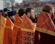 Банда священиків обчистила довірливу паству до нитки "в ім'я Боже"
