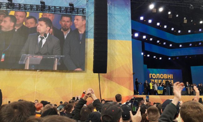 "Який з нього президент? Відстій!": у соцмережах відреагували на дебати Зеленського і Порошенка