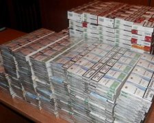 Літак з російською контрабандою затримали на Київщині