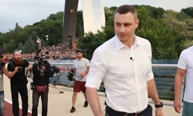 Кличко пообіцяв добудувати Подільський міст і довів українців до чортиків - "Ідеальна корупційна яма"