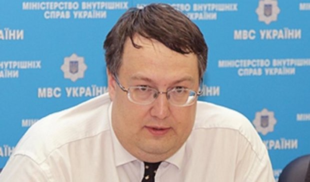 Геращенко требует увольнения николаевского чиновника за хамство копам