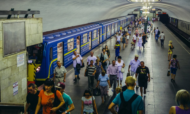 Київське метро паралізовано: доведеться змінювати маршрути