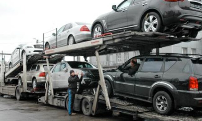 Уряд може прибрати мита на імпортні автомобілі