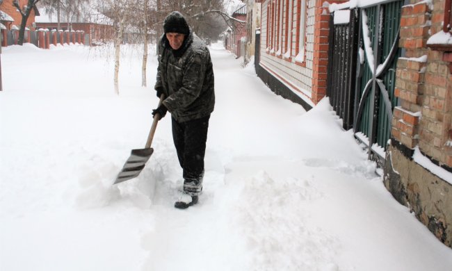 Київ скує сніговий колапс: оголошено "жовтий" рівень небезпеки